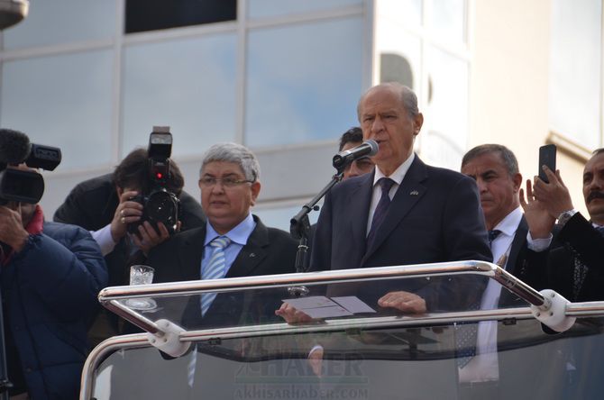 MHP LİDERi DEVLET BAHÇELİ AKHİSARLILAR İLE BULUŞTU